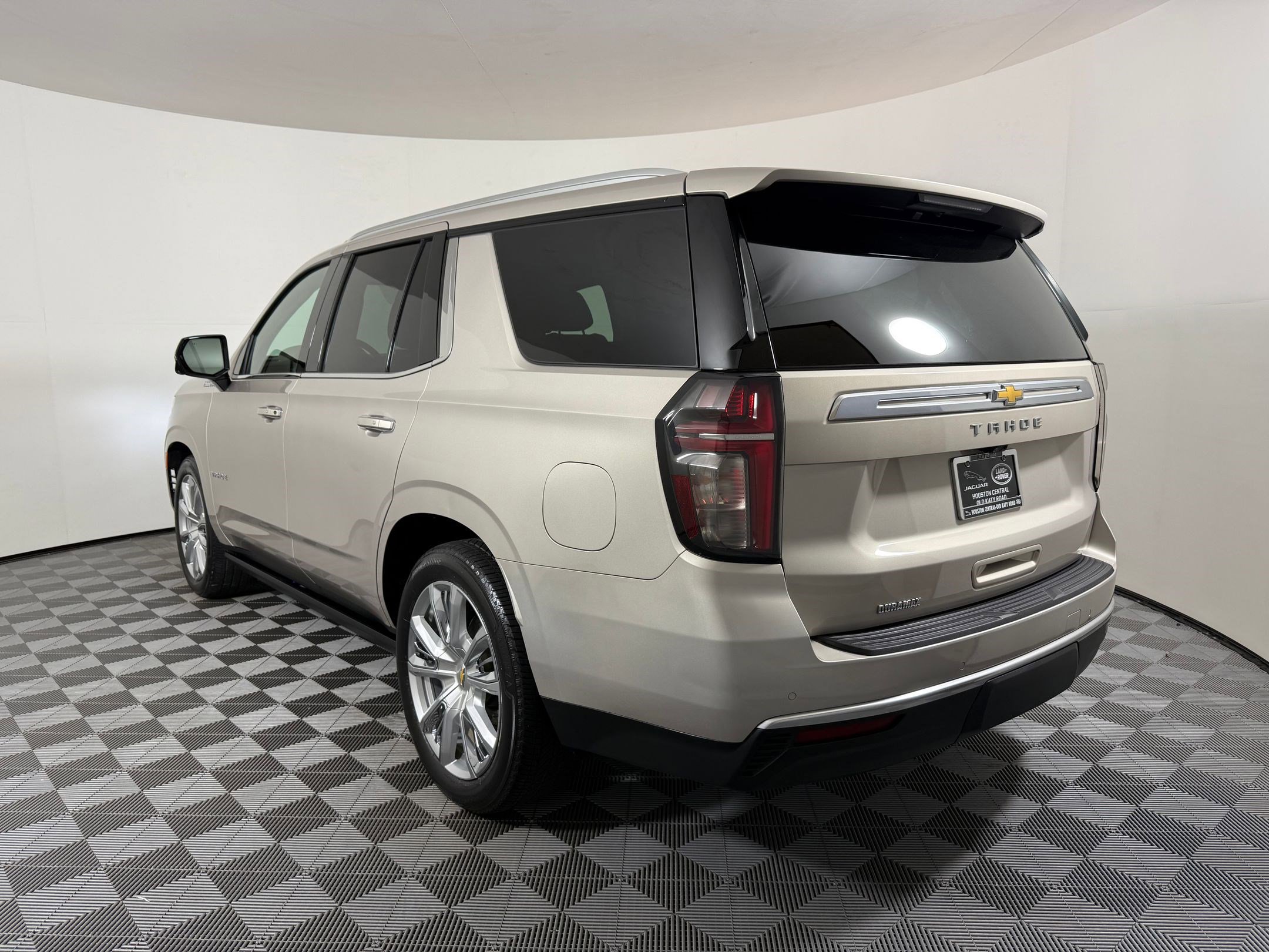 Used 2023 Chevrolet Tahoe High Country image 3
