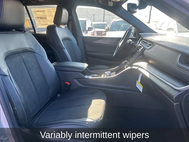 Used 2024 Jeep Grand Cherokee Altitude AWD/4WD image 33