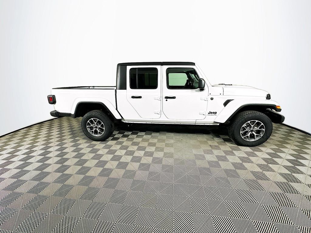 New 2026 Jeep Gladiator Sport AWD/4WD image 11