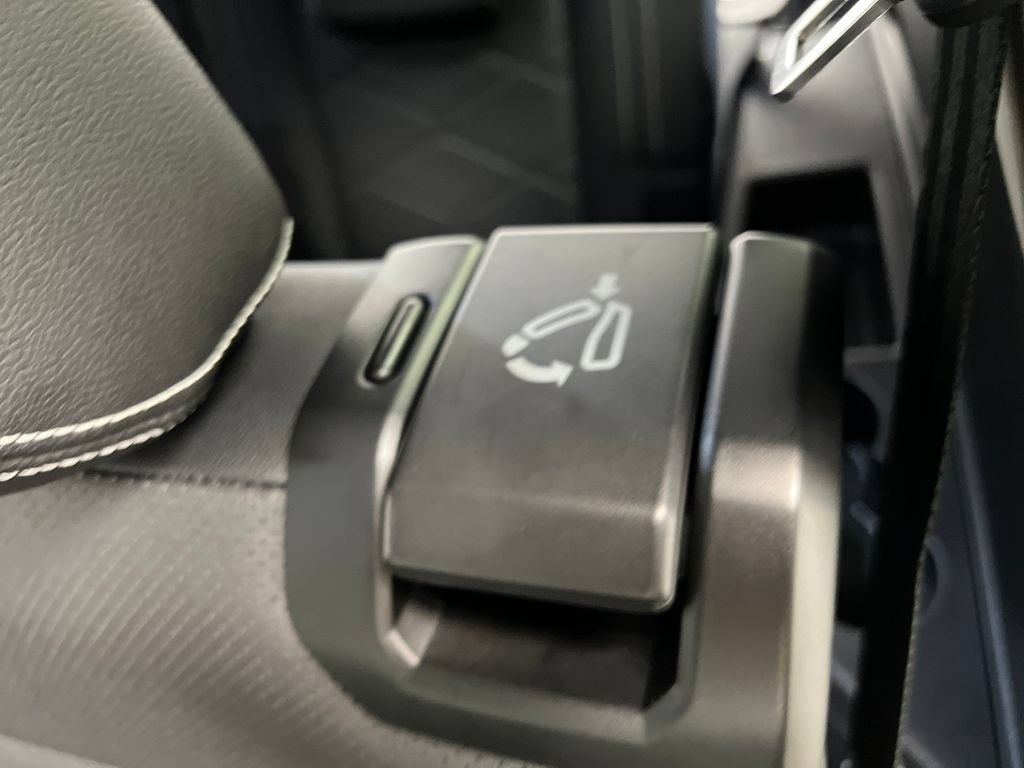 Used 2026 Volkswagen Atlas SE FWD image 20