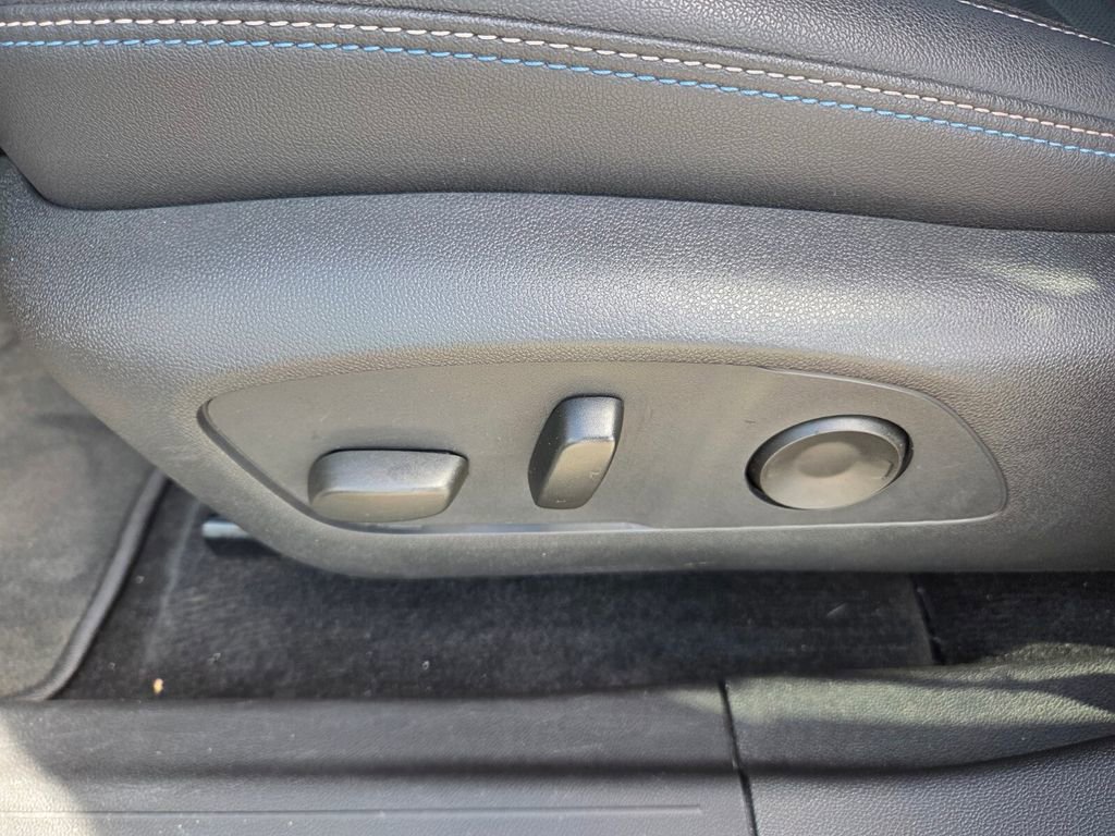 Certified 2025 Chevrolet Equinox EV LT w/ Convenience Package image 6