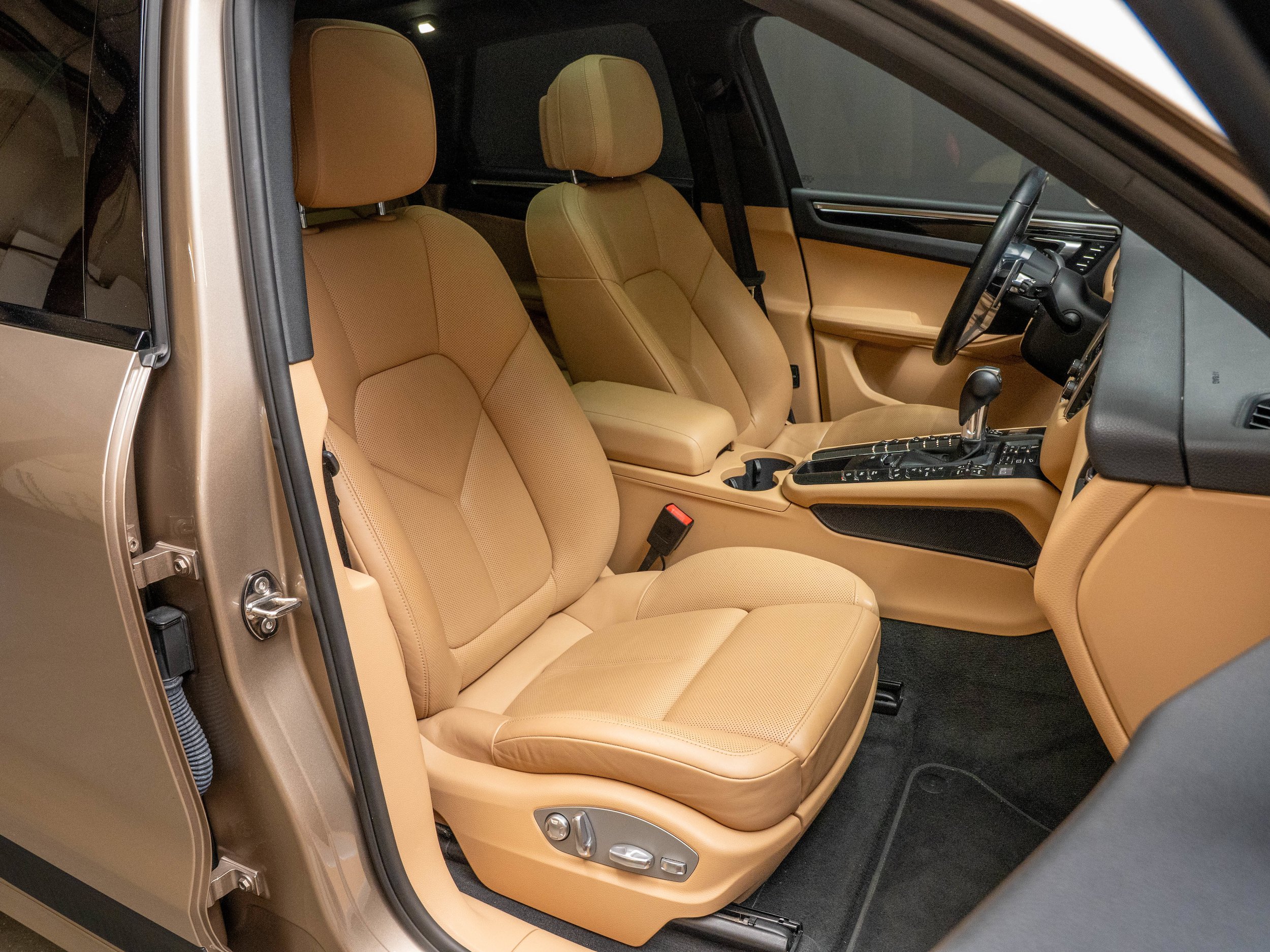 Certified 2017 Porsche Macan S AWD/4WD image 31
