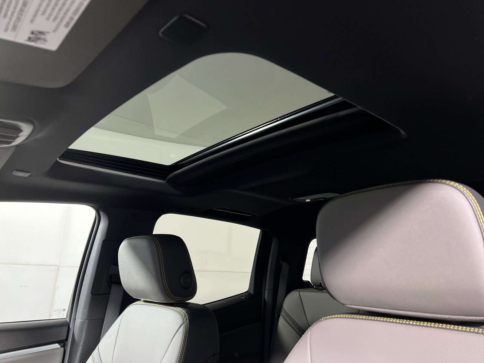 Used 2025 Chevrolet Colorado ZR2 w/ Technology Package image 24