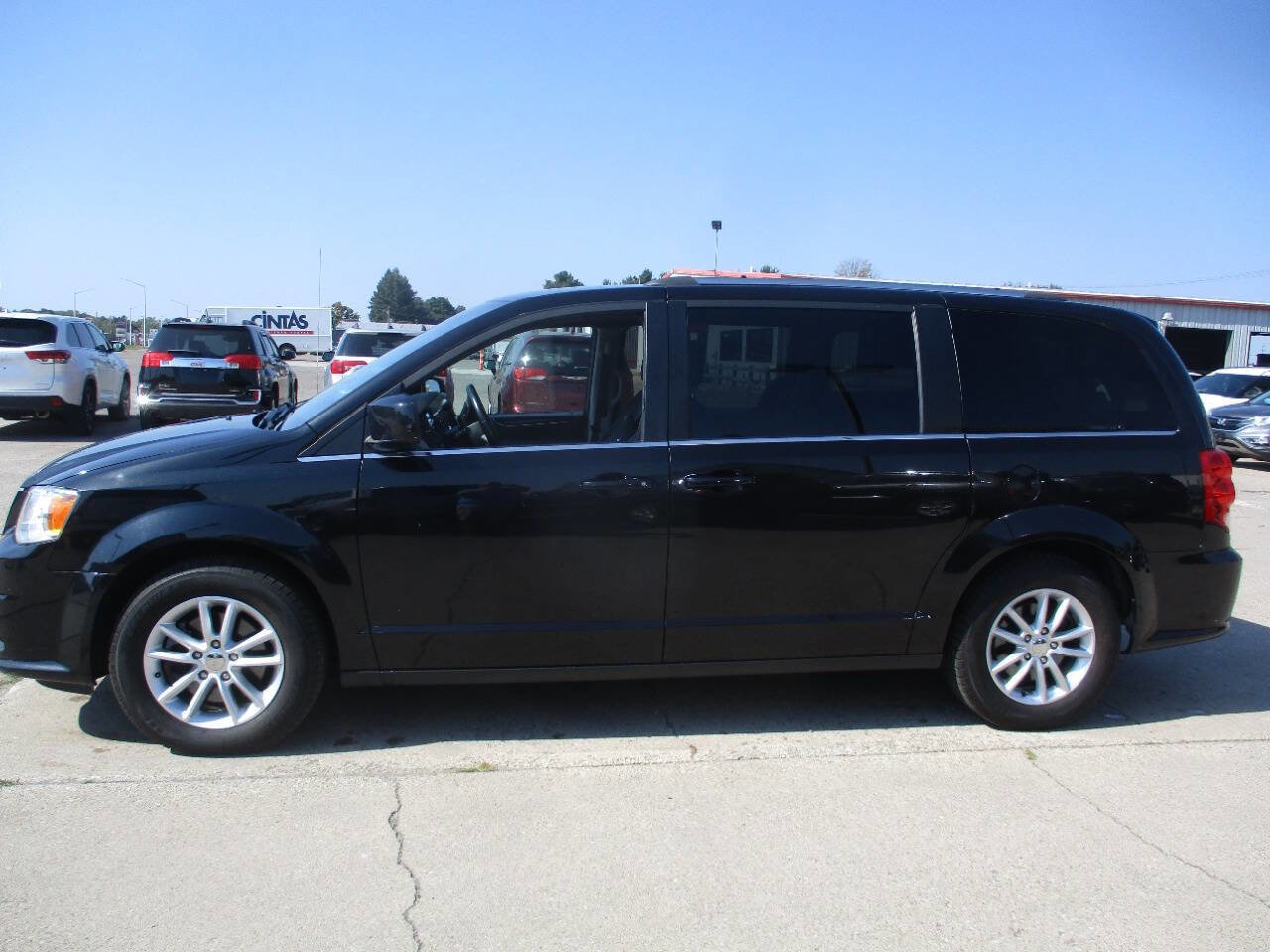 Used 2018 Dodge Grand Caravan SXT image 3