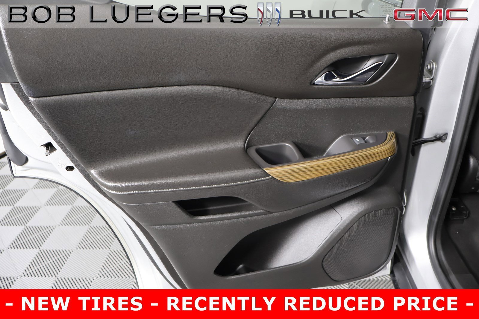 Used 2019 GMC Acadia SLE image 27