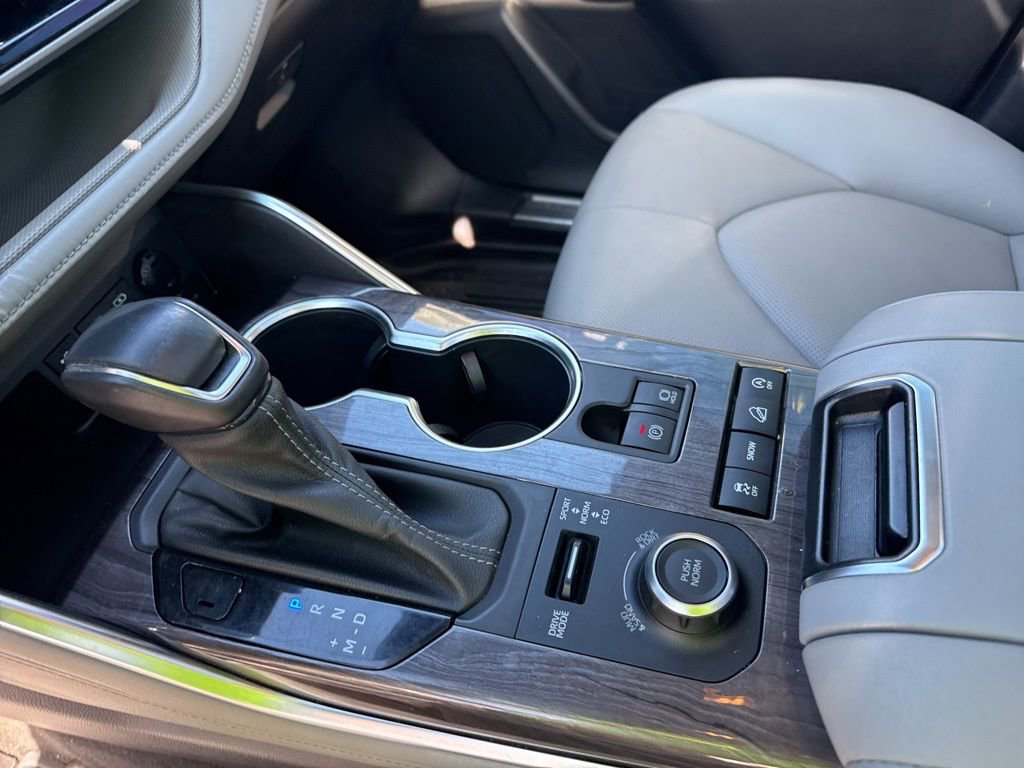 Used 2022 Toyota Highlander Platinum image 16