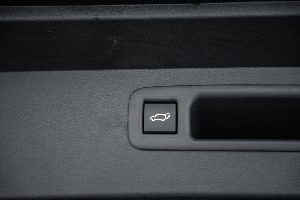 New 2026 Toyota Highlander Platinum image 11