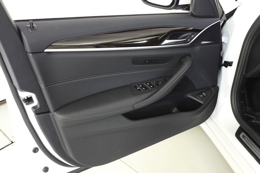 Used 2023 BMW 530i w/ Convenience Package RWD image 11