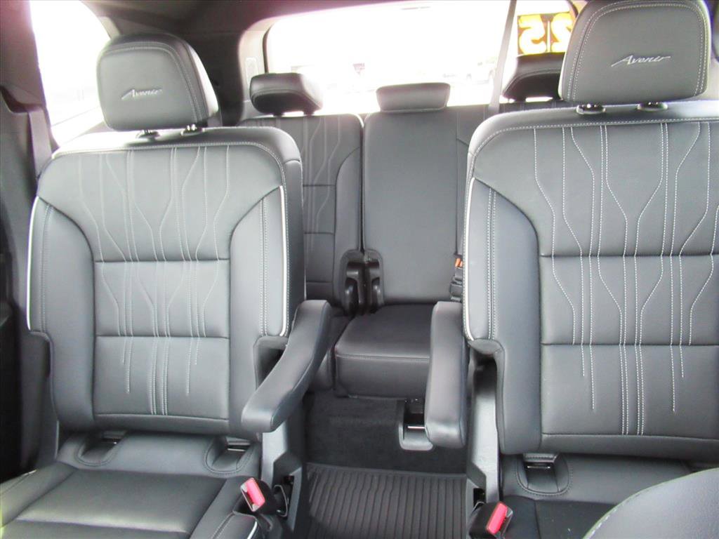 Used 2025 Buick Enclave Avenir w/ Super Cruise Package AWD/4WD image 18