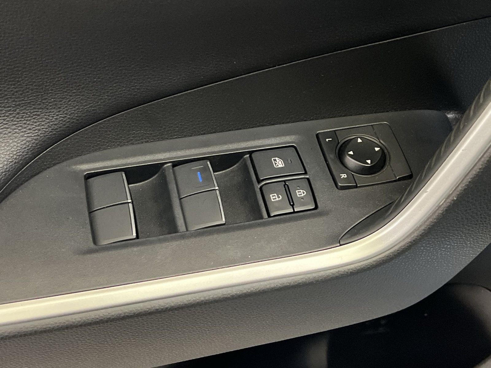 Used 2020 Toyota RAV4 XSE AWD/4WD image 14