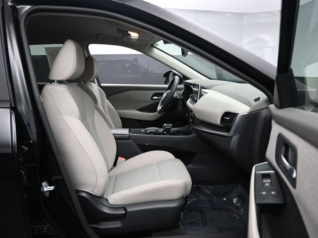 Used 2023 Nissan Rogue SV image 31