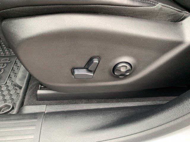 Used 2019 Jeep Cherokee Latitude Plus w/ Comfort/Convenience Group AWD/4WD image 13