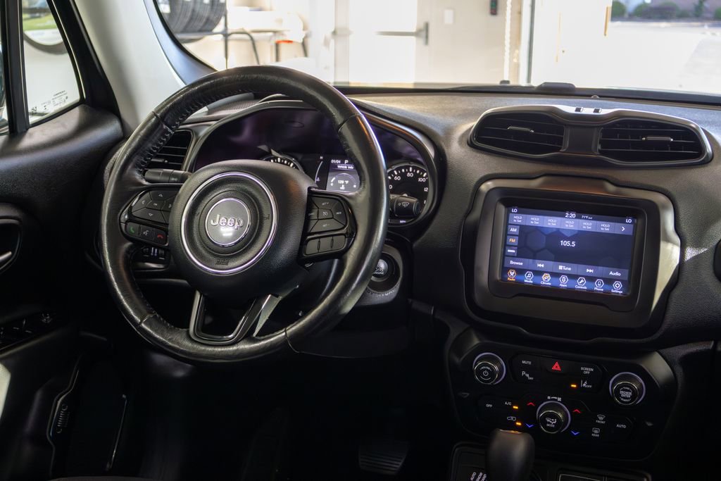 Used 2018 Jeep Renegade Altitude w/ Advanced Technology Group AWD/4WD image 11