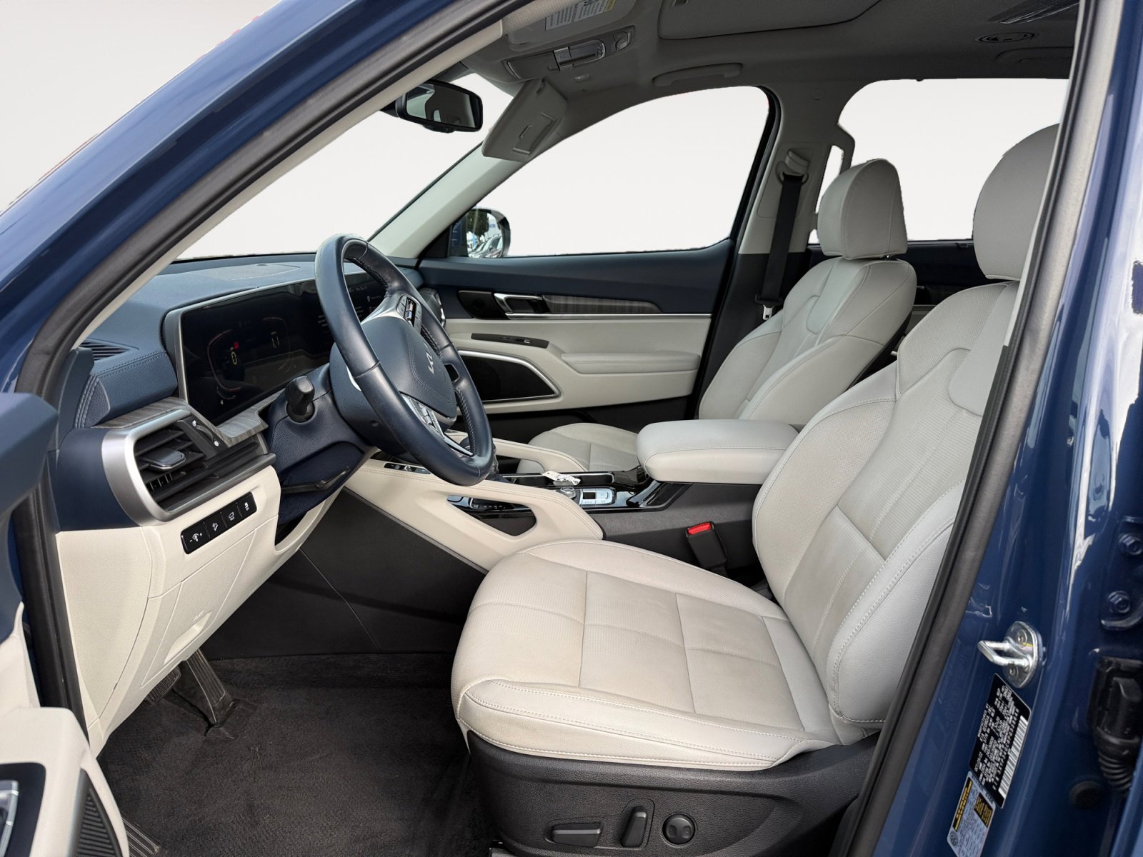 Used 2023 Kia Telluride EX image 10