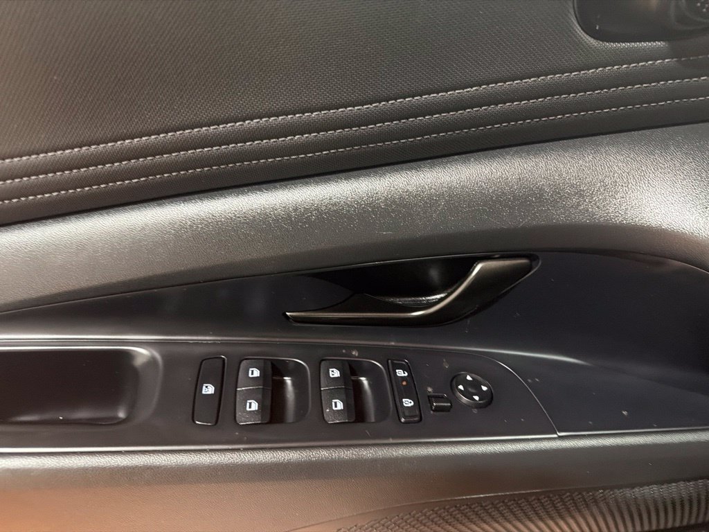 Used 2025 Hyundai Elantra Sport FWD image 29