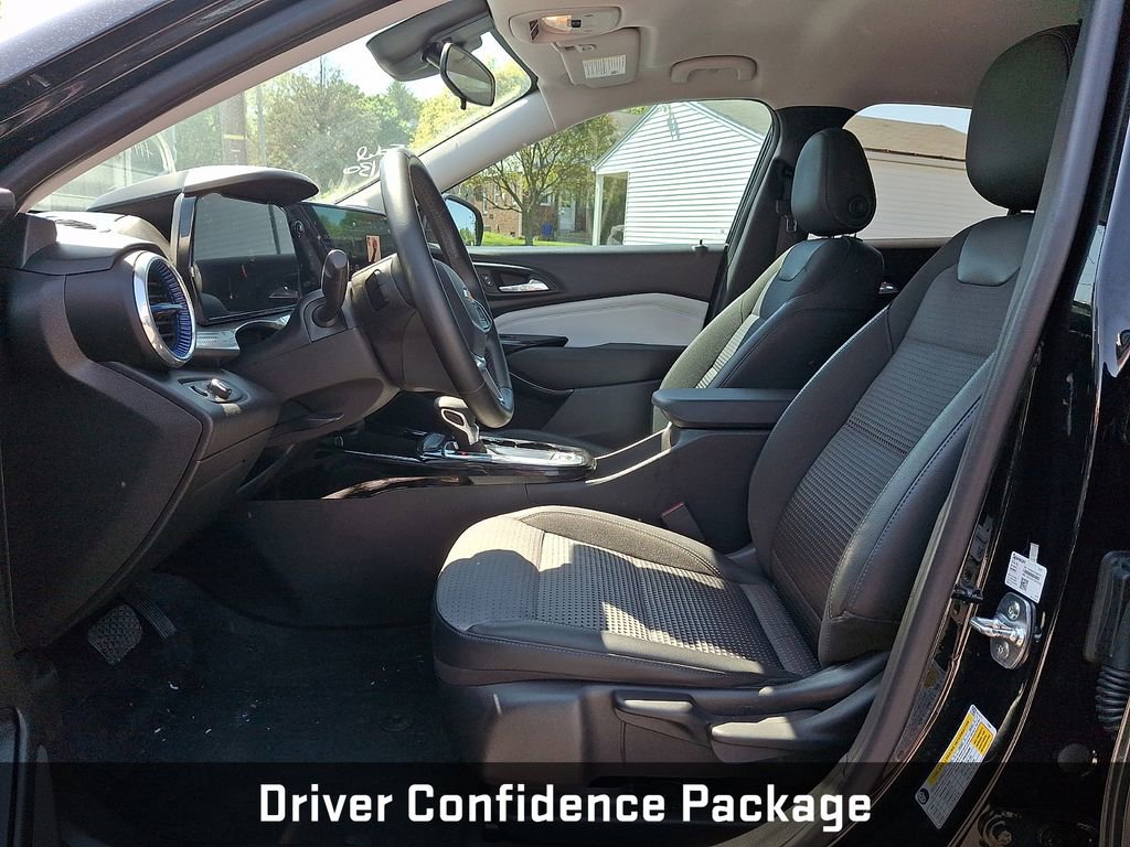 Used 2025 Chevrolet Trax LT w/ Driver Confidence Package FWD image 13