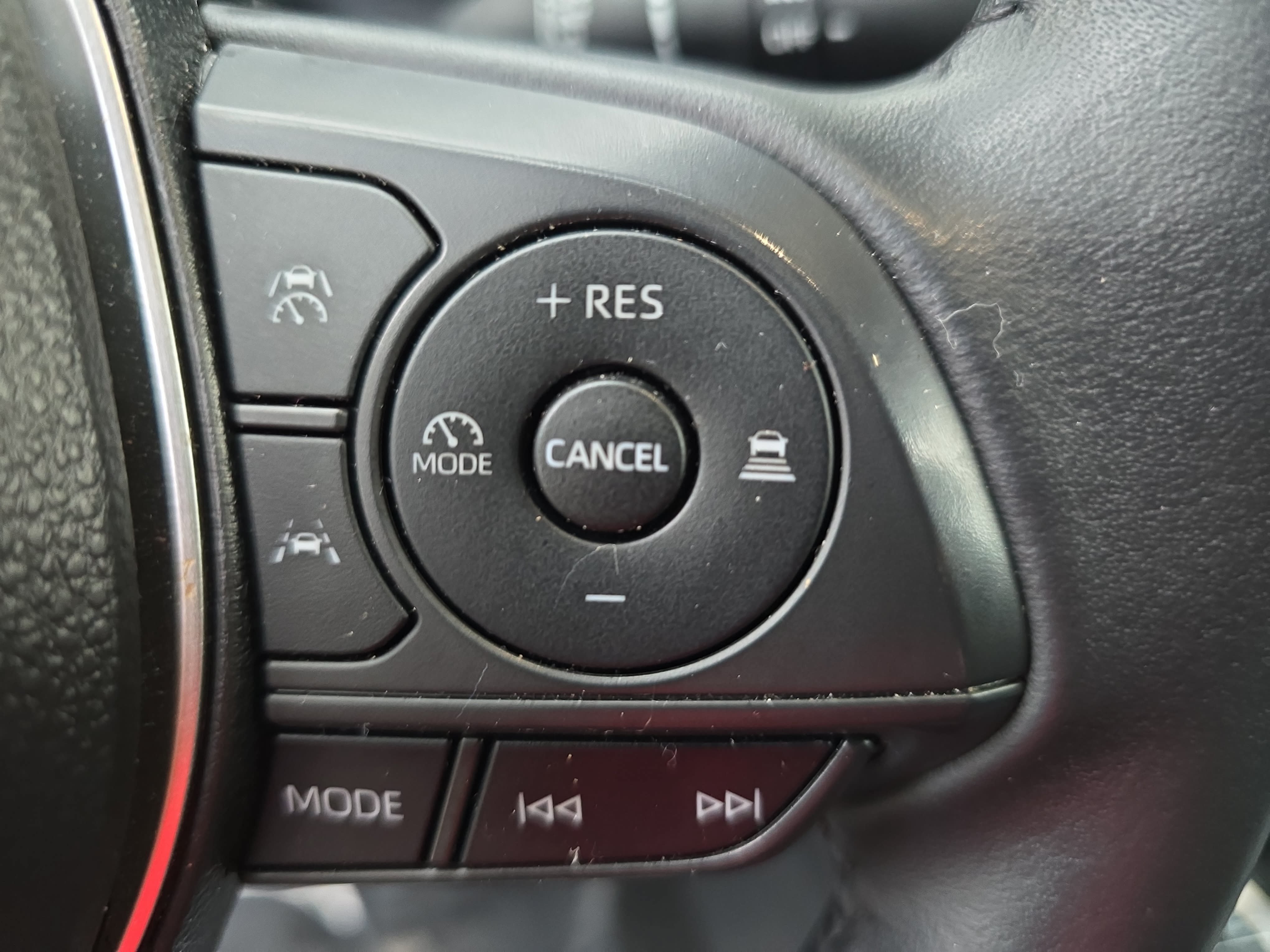 Used 2025 Toyota Corolla Cross XLE AWD/4WD image 16