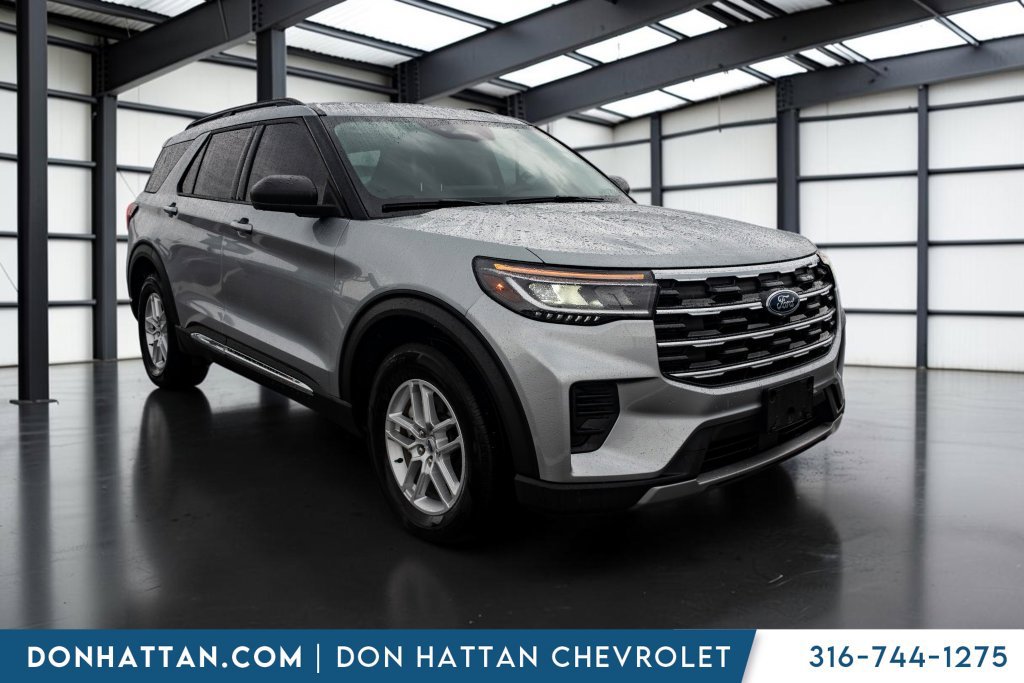 Used 2025 Ford Explorer Active AWD/4WD image 34