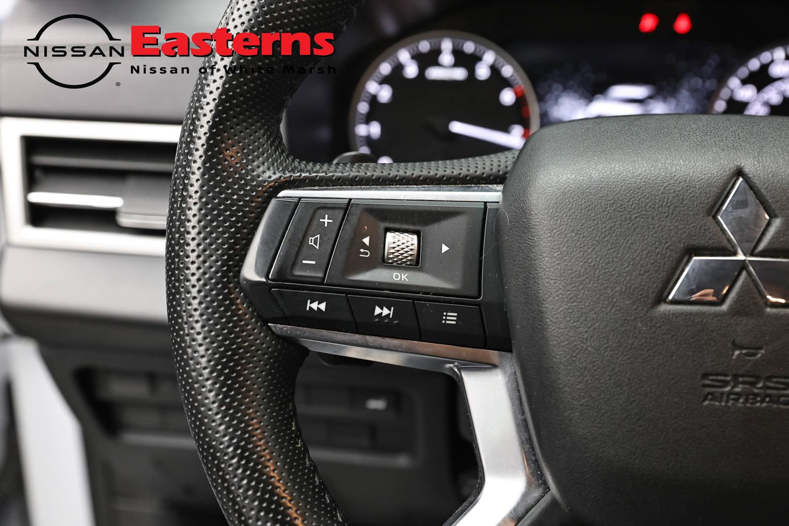 Used 2024 Mitsubishi Outlander AWD image 14
