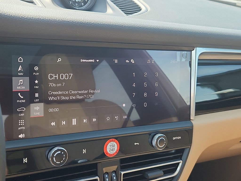 Certified 2025 Porsche Macan image 18