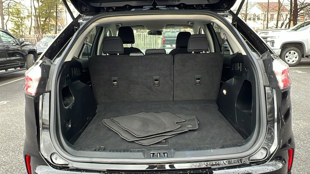 Used 2022 Ford Edge SE w/ Black Appearance Package image 14