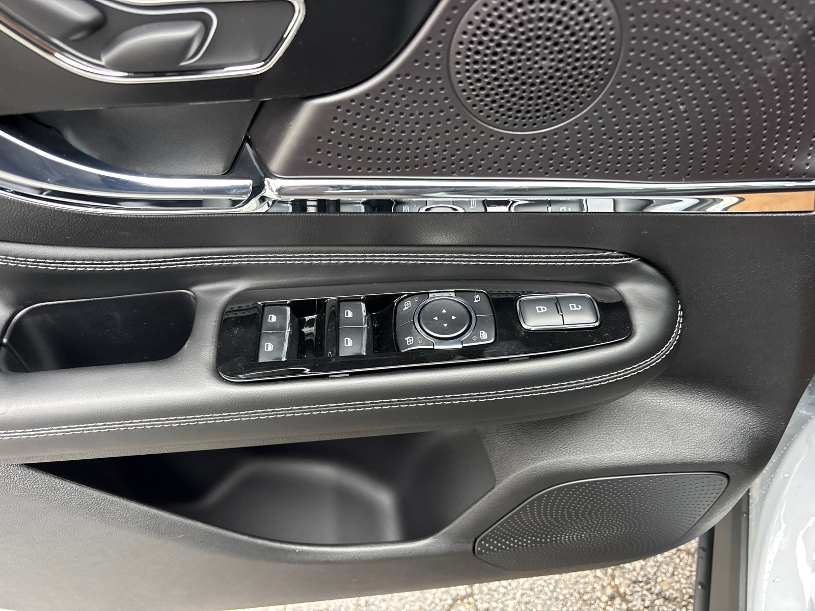 New 2026 Lincoln Corsair Reserve w/ Jet Appearance Package image 13