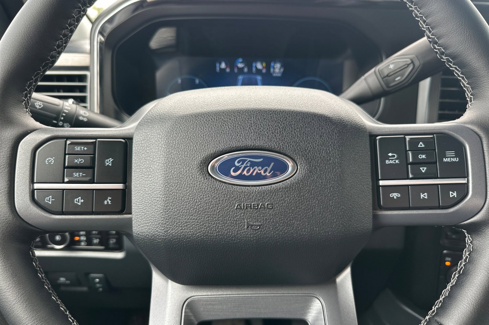 New 2025 Ford F250 Lariat w/ Black Appearance Package image 22