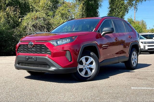 Used 2019 Toyota RAV4 LE image 2