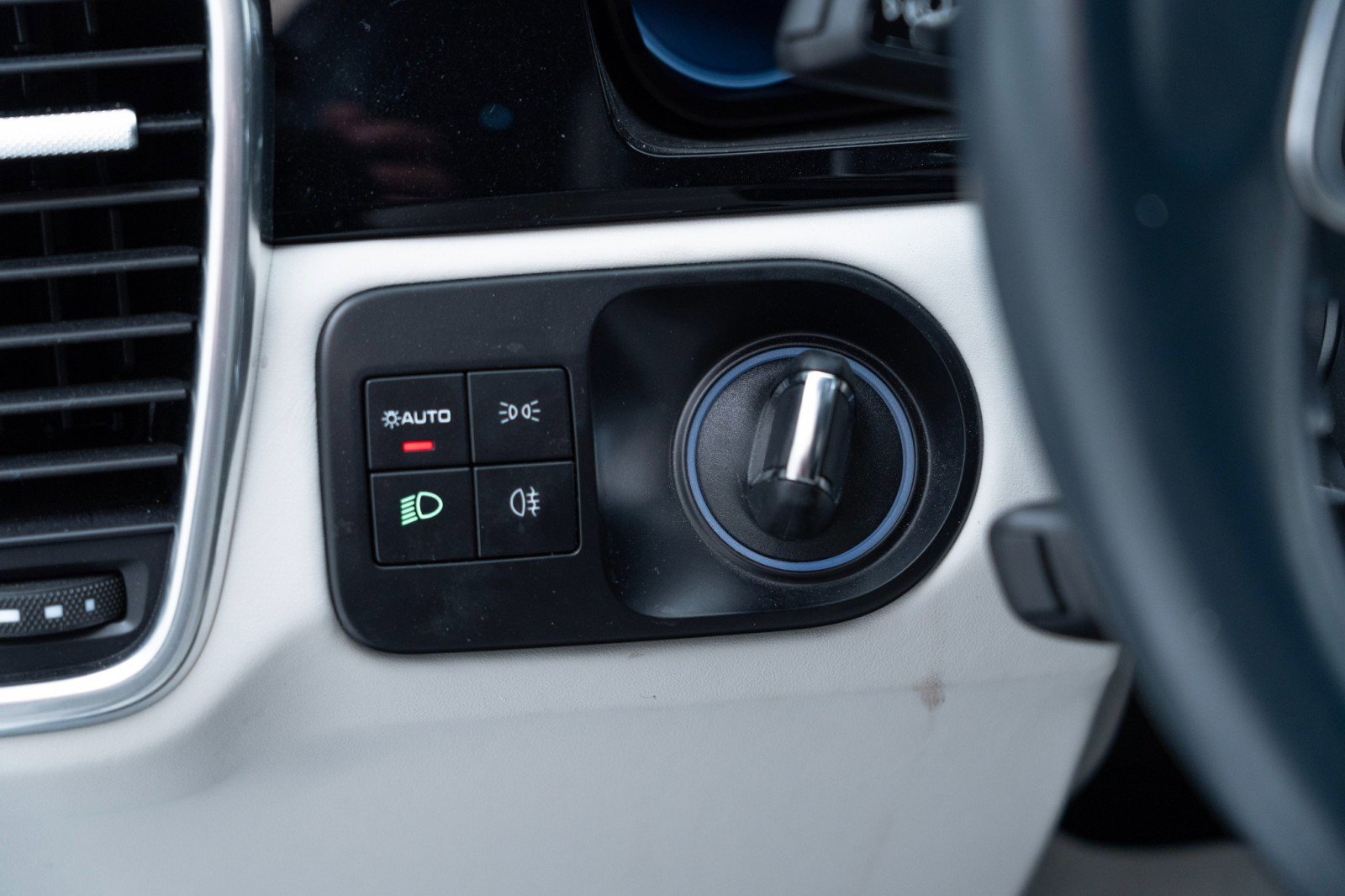 Certified 2022 Porsche Cayenne E-Hybrid image 29