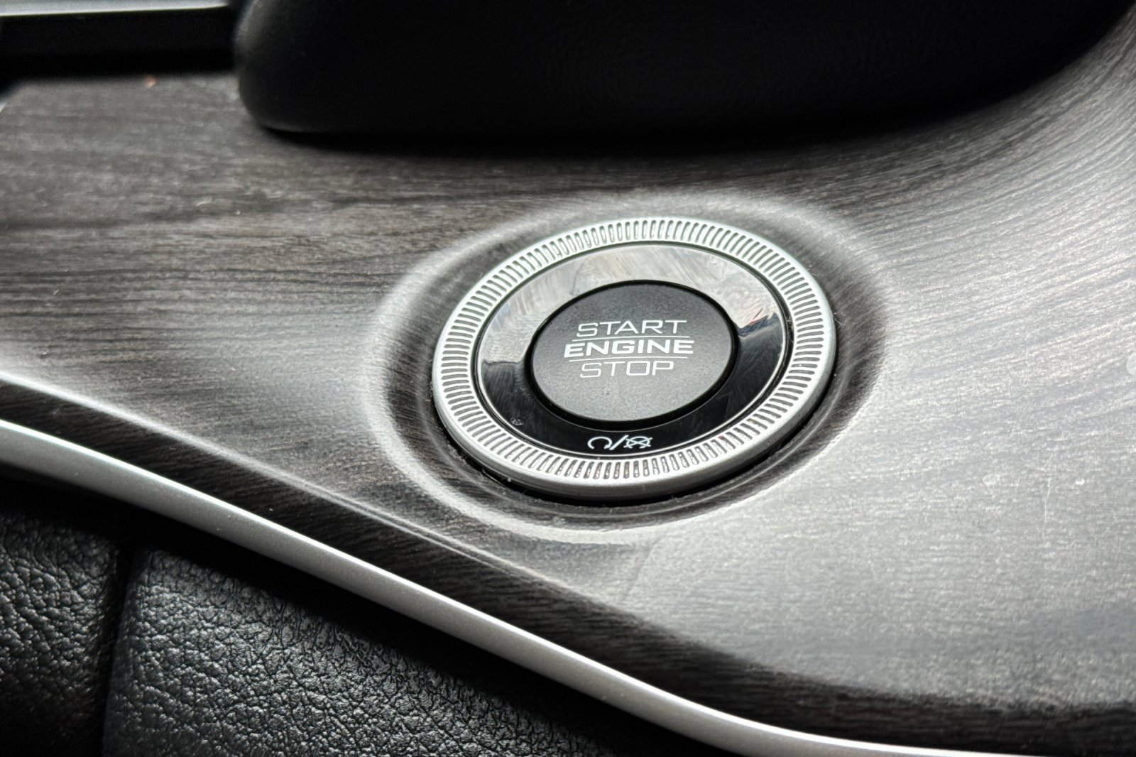 Used 2023 Jeep Grand Cherokee L Limited w/ Rear Seat Video Group I image 23