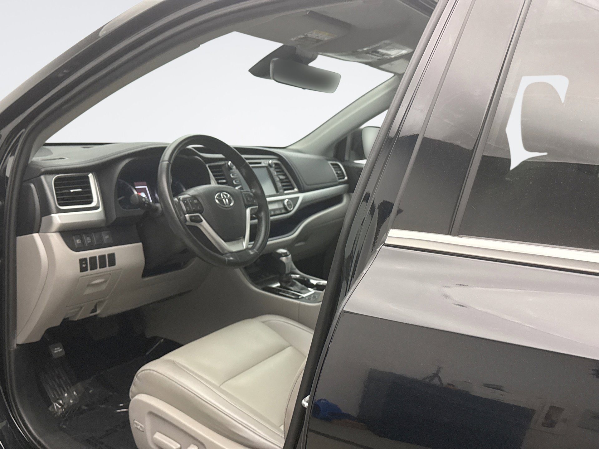 Used 2019 Toyota Highlander XLE AWD/4WD image 10