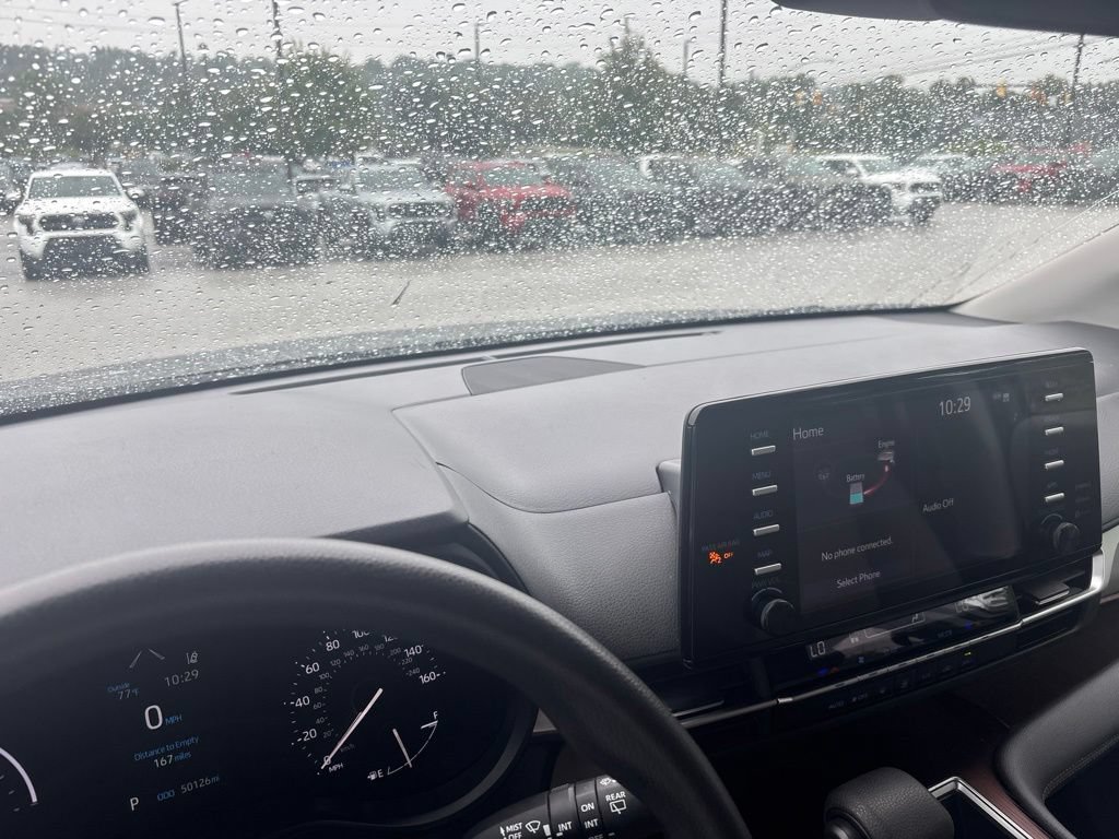 Used 2024 Toyota Sienna LE AWD/4WD image 13