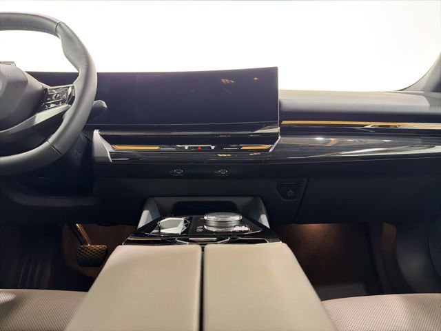 Used 2026 BMW 530i xDrive w/ Premium Package AWD/4WD image 35