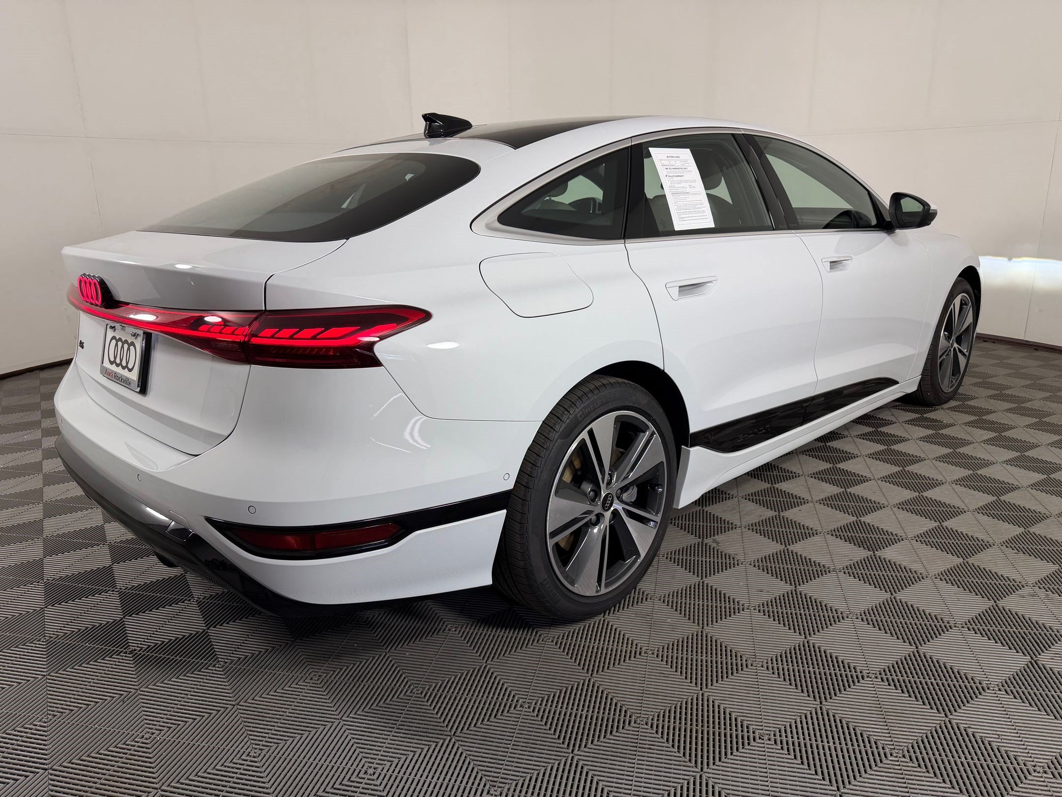 Used 2025 Audi A6 e-tron Premium w/ Convenience Package RWD image 9