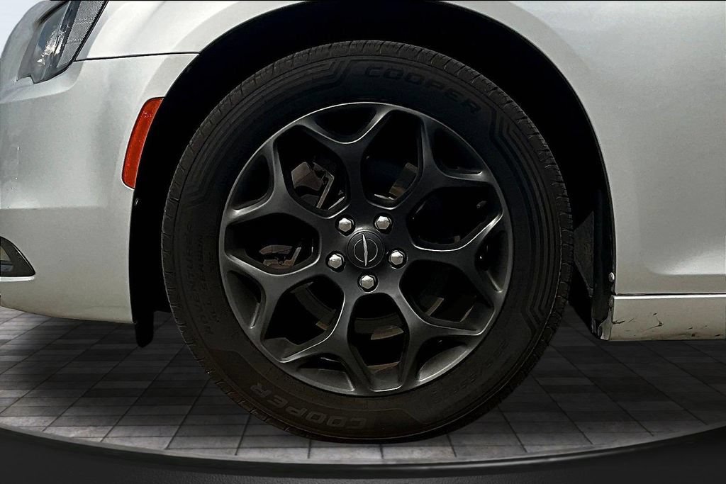 Used 2020 Chrysler 300 S AWD/4WD image 30