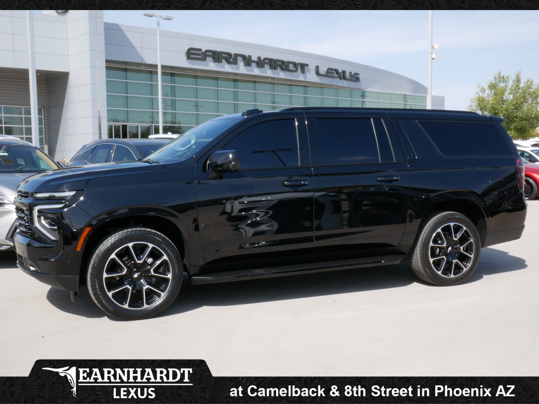 Used 2025 Chevrolet Suburban RST w/ Sun And Tow Package AWD/4WD image 1