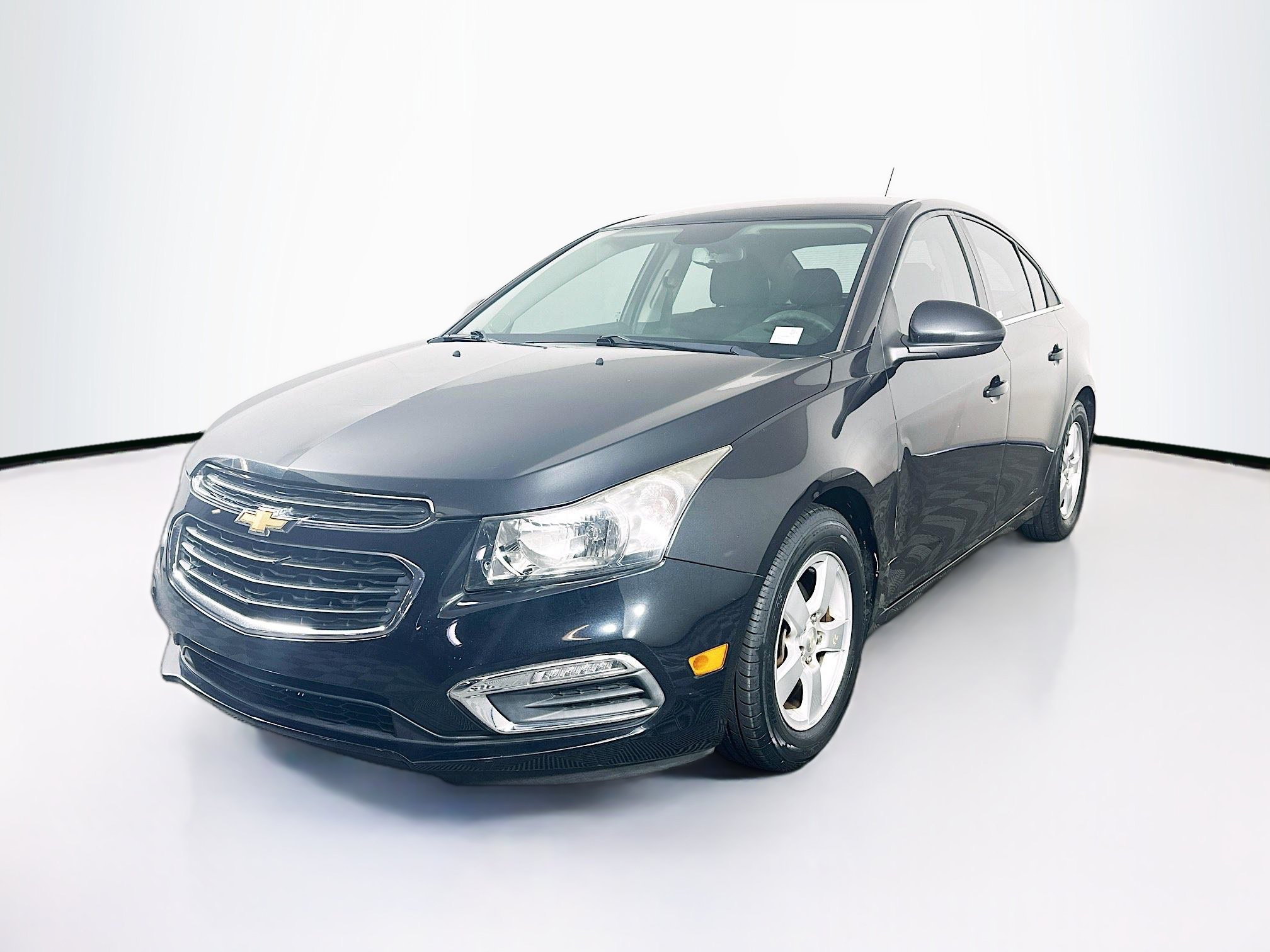 Used 2016 Chevrolet Cruze LT w/ Technology Package FWD image 3