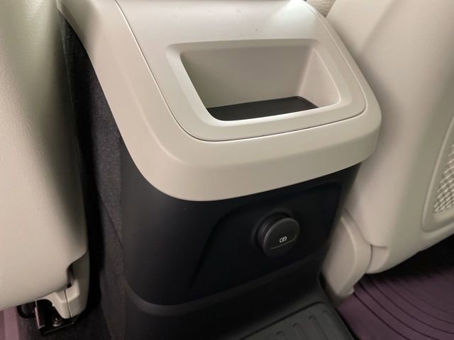 Certified 2024 Volvo XC60 T8 Plus w/ Protection Package Premier image 38