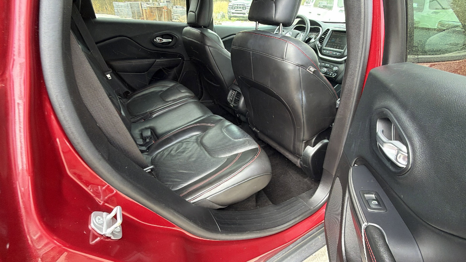 Used 2015 Jeep Cherokee Trailhawk w/ Comfort/Convenience Group image 22