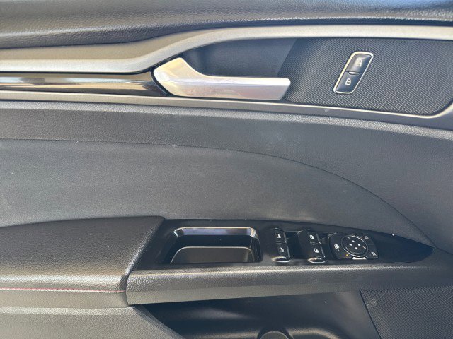 Used 2016 Ford Fusion SE FWD image 9