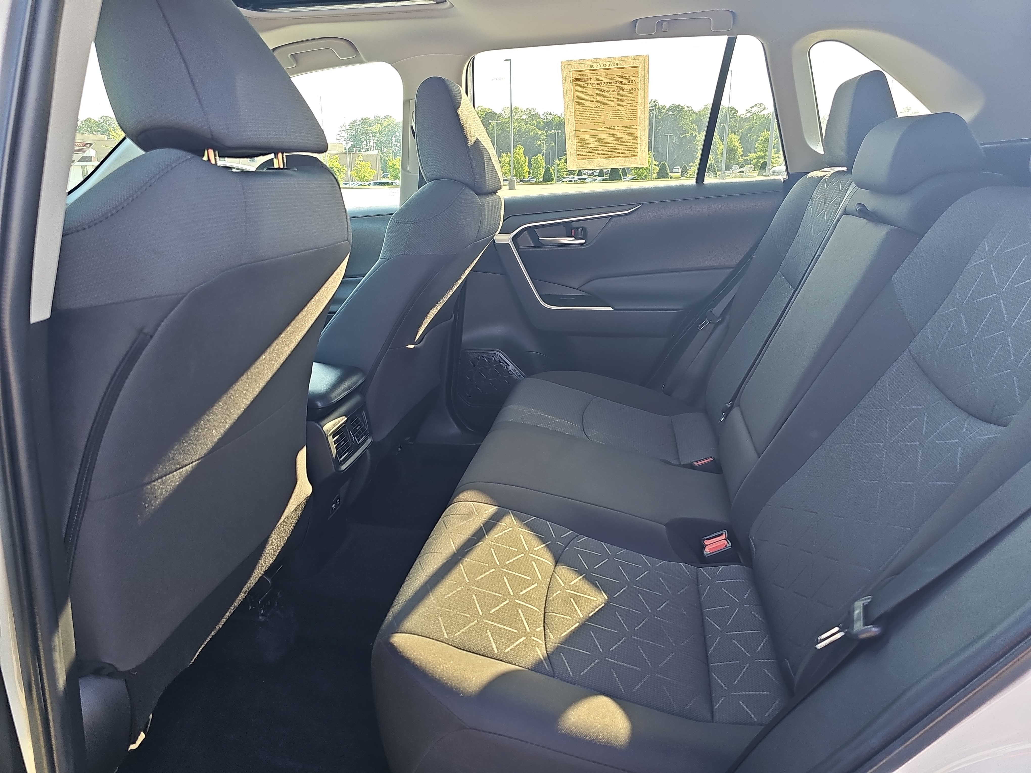 Used 2021 Toyota RAV4 XLE w/ Convenience Package FWD image 15