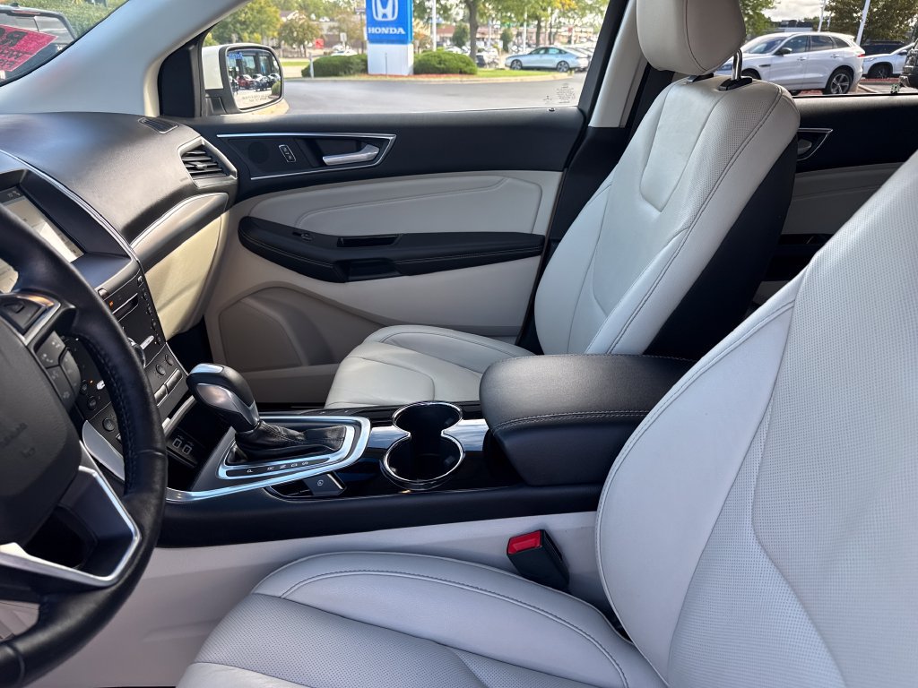 Used 2017 Ford Edge Titanium w/ Equipment Group 302A AWD/4WD image 14