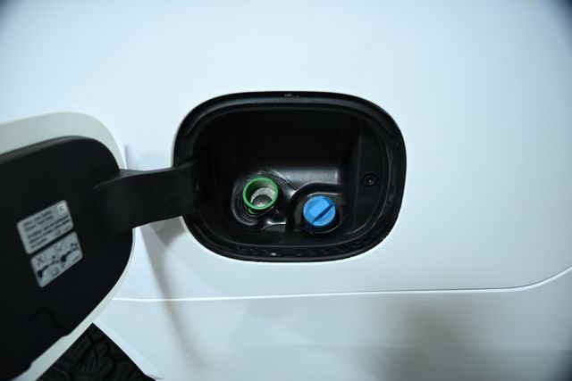 Used 2023 GMC Yukon XL SLT w/ SLT Luxury Package image 16