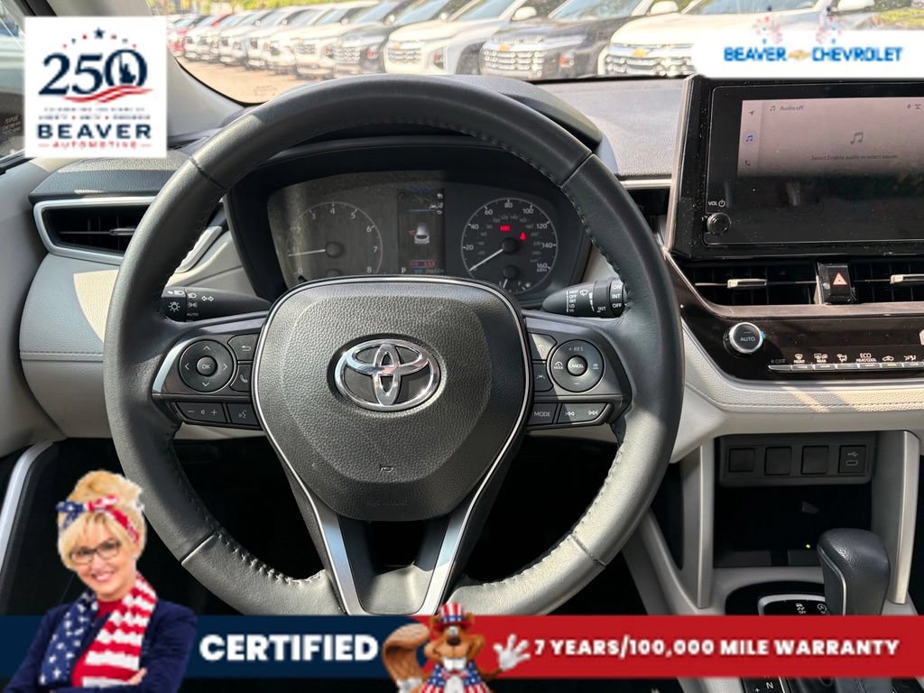 Used 2025 Toyota Corolla Cross LE FWD image 18