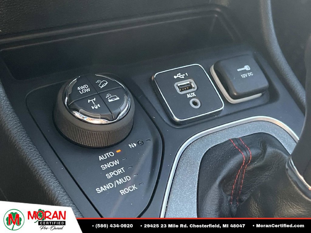 Used 2022 Jeep Cherokee Trailhawk w/ Comfort/Convenience Group AWD/4WD image 23