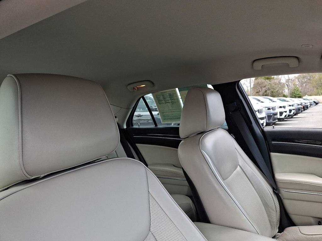 Used 2018 Chrysler 300 Limited image 13