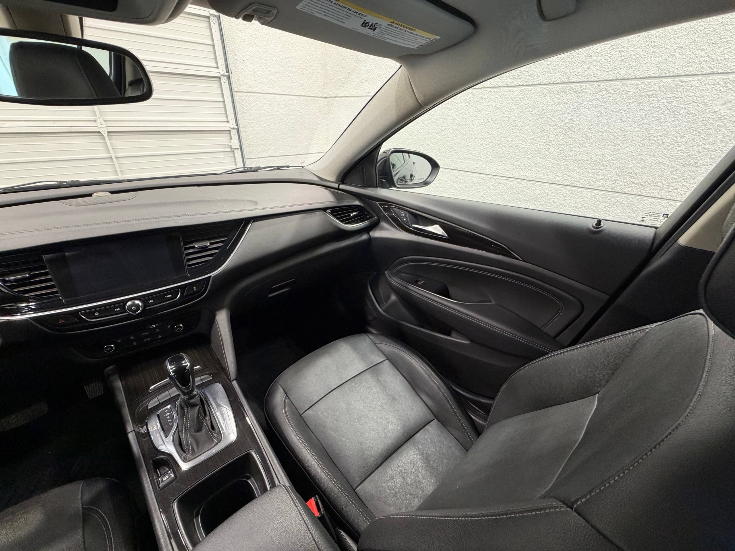 Used 2018 Buick Regal Essence FWD image 31