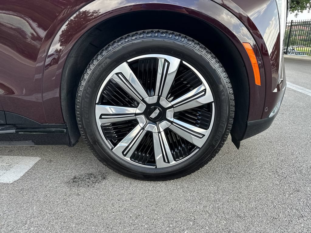 Certified 2025 Cadillac Escalade IQ Luxury 2 w/ LPO, Premium Carpet Package AWD/4WD image 17