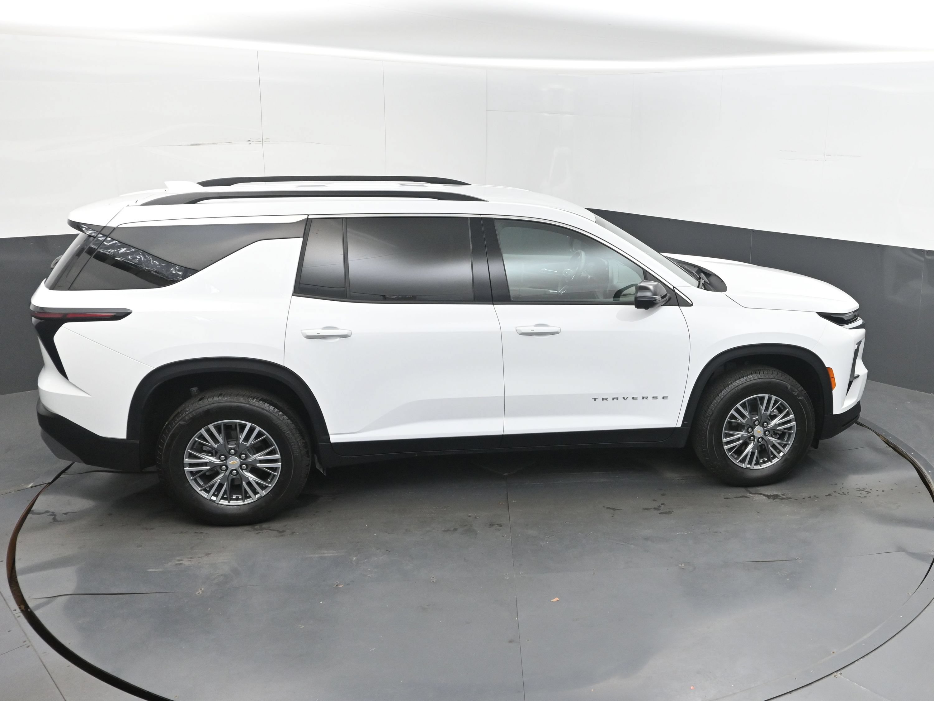 Certified 2026 Chevrolet Traverse LT w/ Driver Confidence Package FWD image 43