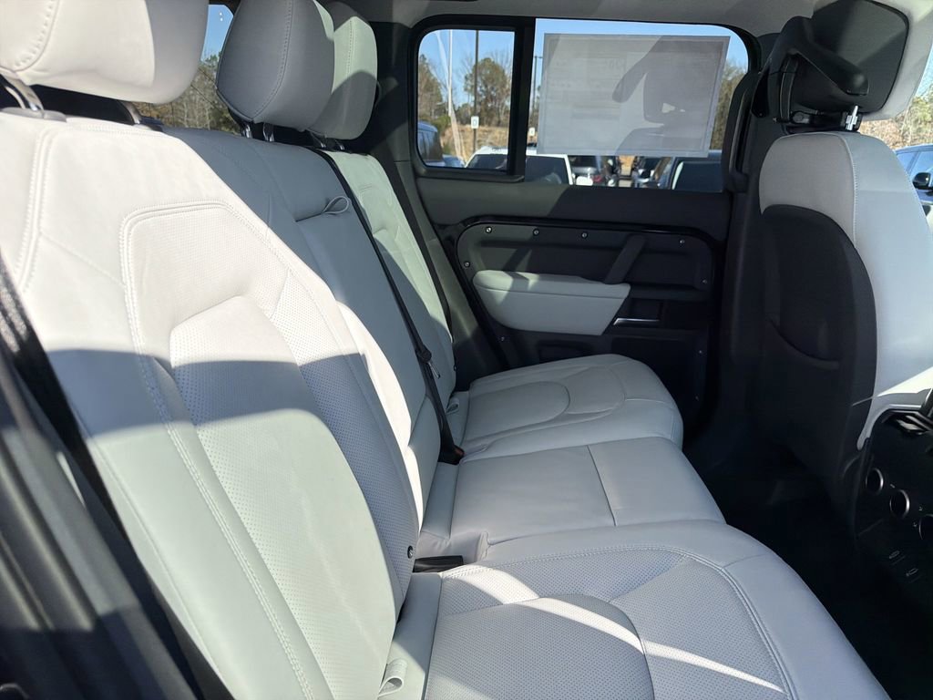 New 2026 Land Rover Defender 110 X-Dynamic SE image 16